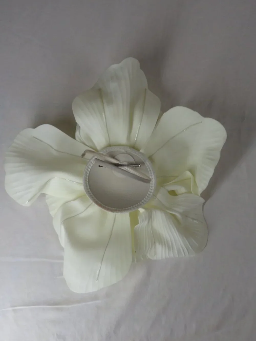 Oversized Cream Paper Flower Headpiece – Statement Floral Fascinator, Costume